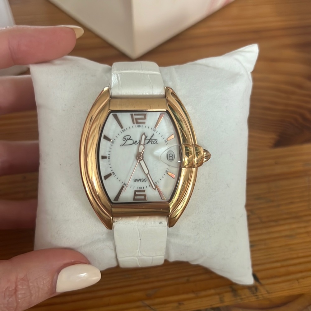 Betha watch white leather gold